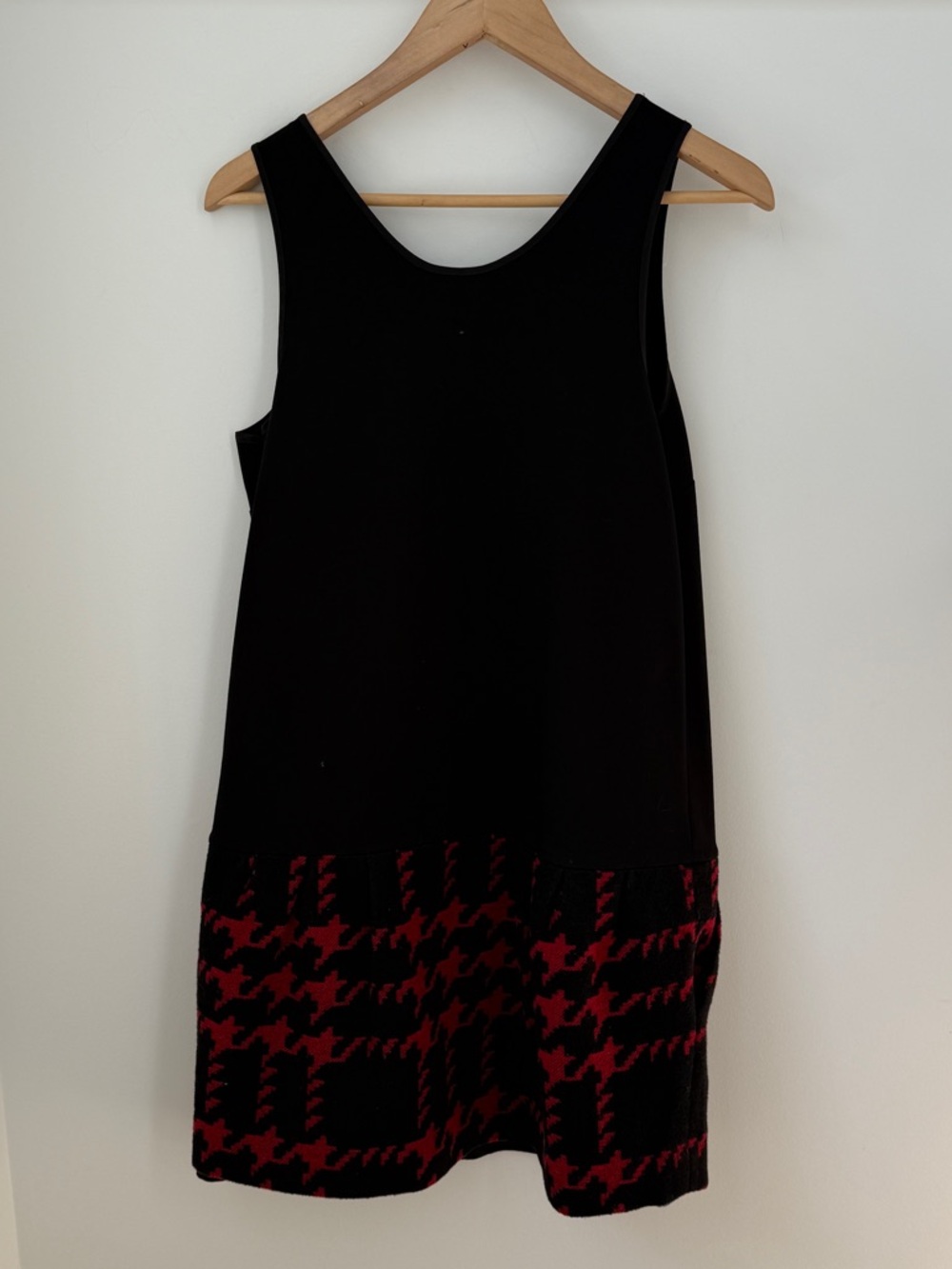 DIANE VON FURSTENBURG Vintage Red and Black Houndstooth 2-Piece Sleeveless Dress - Picture 4 of 9